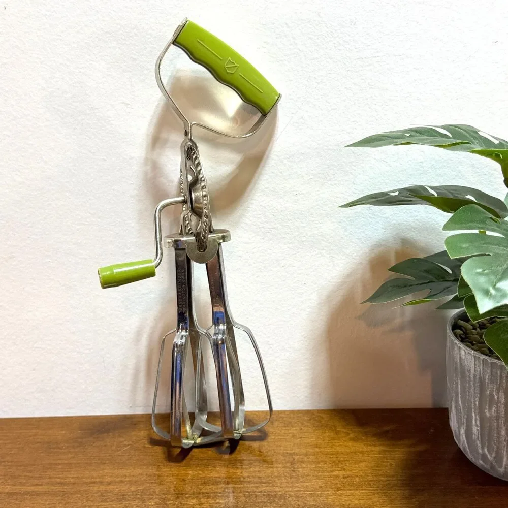 Manual Hand Mixer with Green Handle - Classic Kitchen Beater